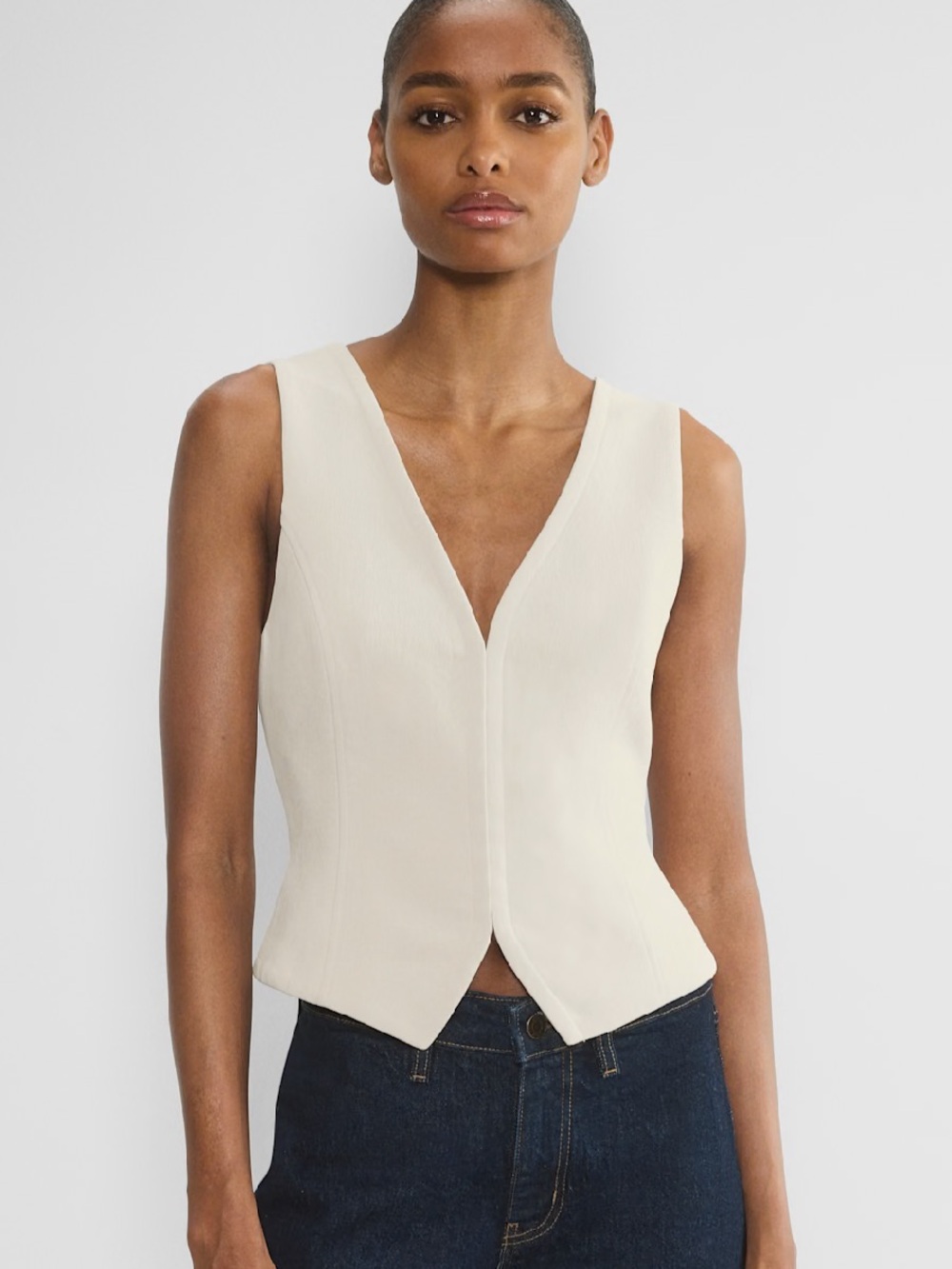 Aritzia Cream V-Neck Sleeveless Tank Top